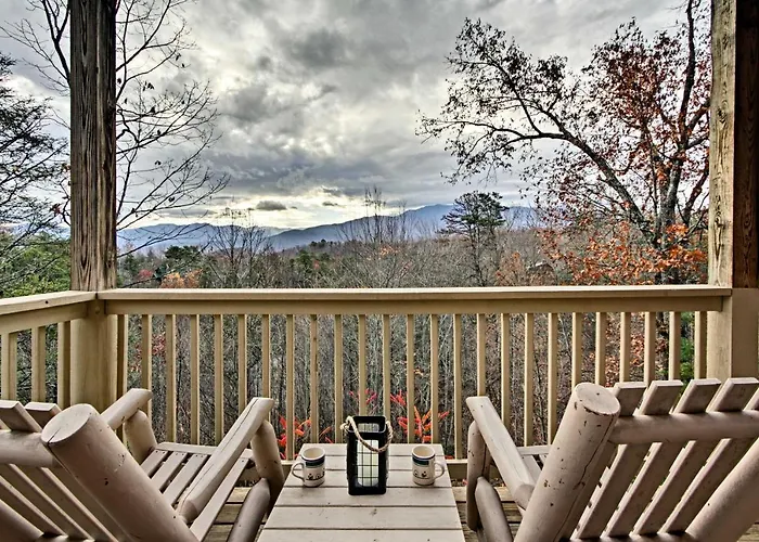 Gatlinburg Cabin With Pool Table And Hot Tub!