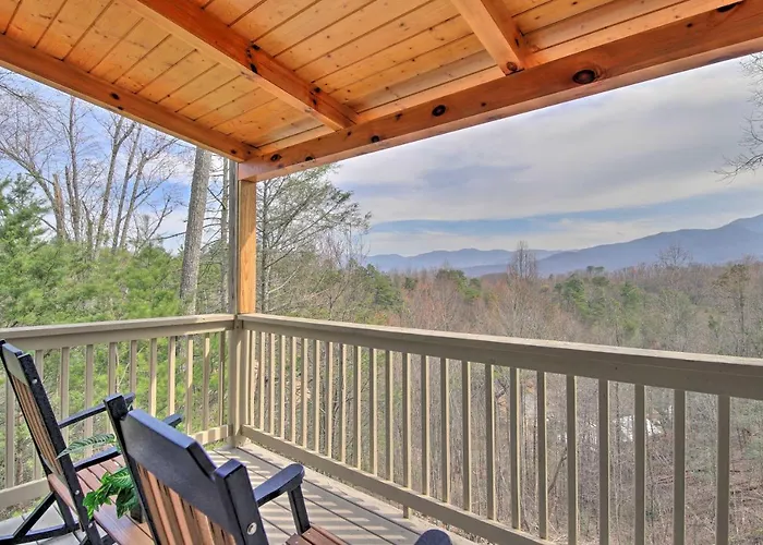 Gatlinburg Cabin With Pool Table And Hot Tub!